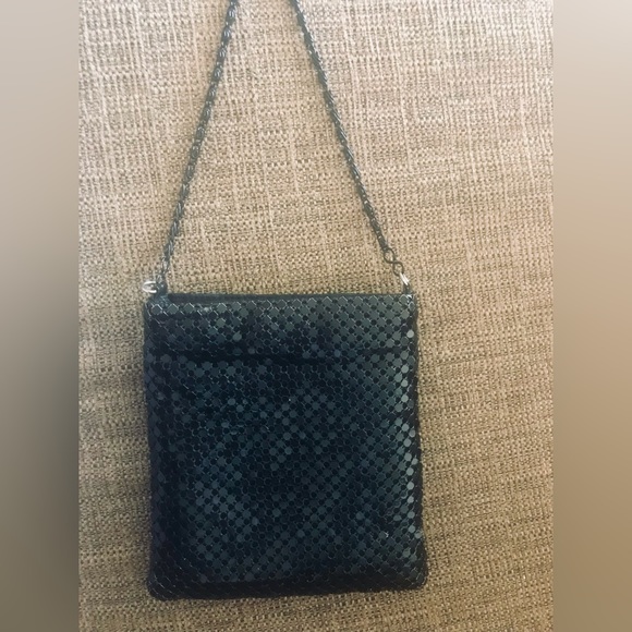 Gorgeous 😍 Tiny Vintage Metal Mesh Small Purse. Metal Swirl Pattern Chain Strap - Picture 3 of 11